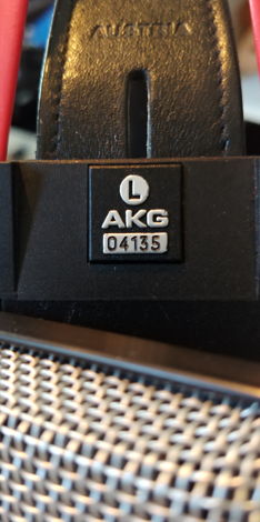 AKG Acoustics K-1000 bass heavy