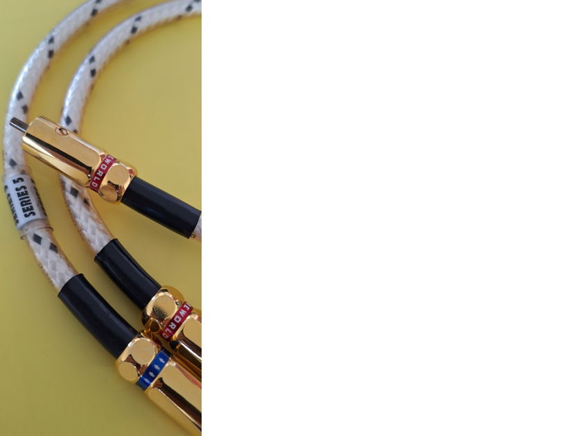 WIREWORLD Polaris III Series 5 RCA Interconnects Affordable Directional Signal Flow 0.5 METER, Brand New, Perfect, Flawless, No Fingerprints