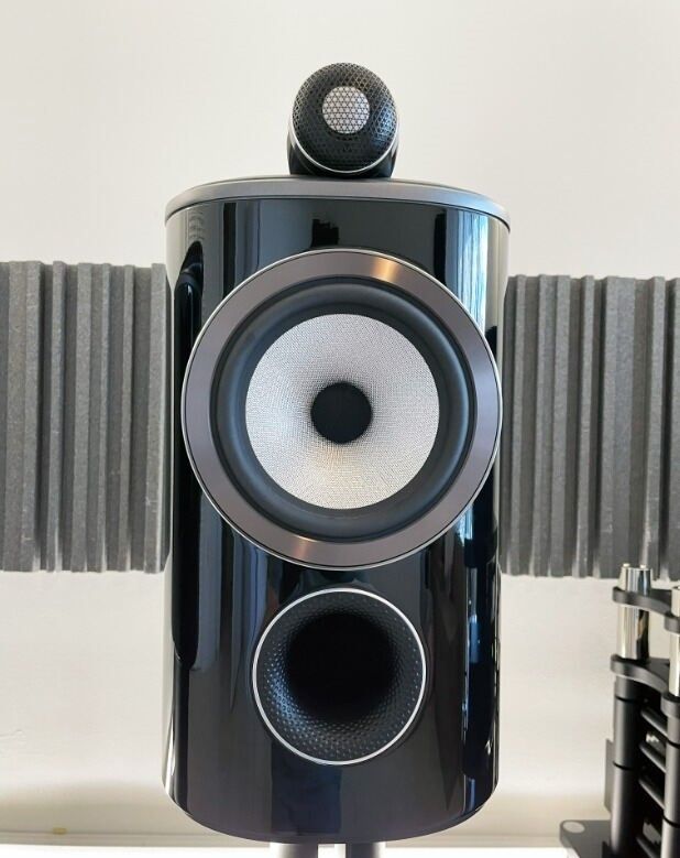 B&W 805D4 Gloss Black Speakers with Stands 7