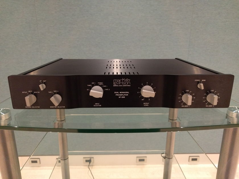 Mark Levinson N° 26s preamp Special Edition + PLS-226 dual power supply. Teflon PCB's, BAL input option. Camac to RCA cables included.
