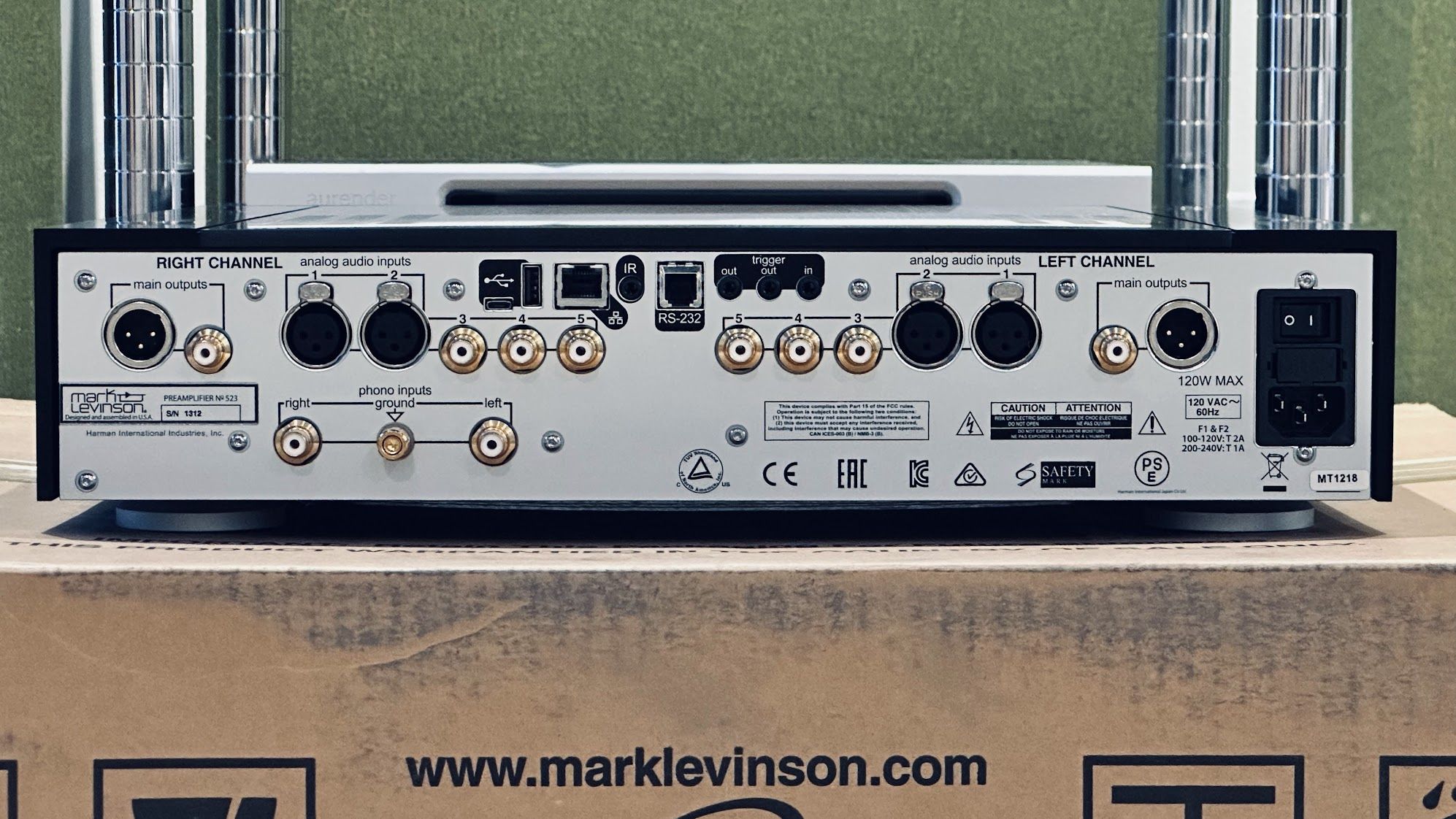 Mark Levinson No 523 Preamplifier with Phono Stage MINT 8