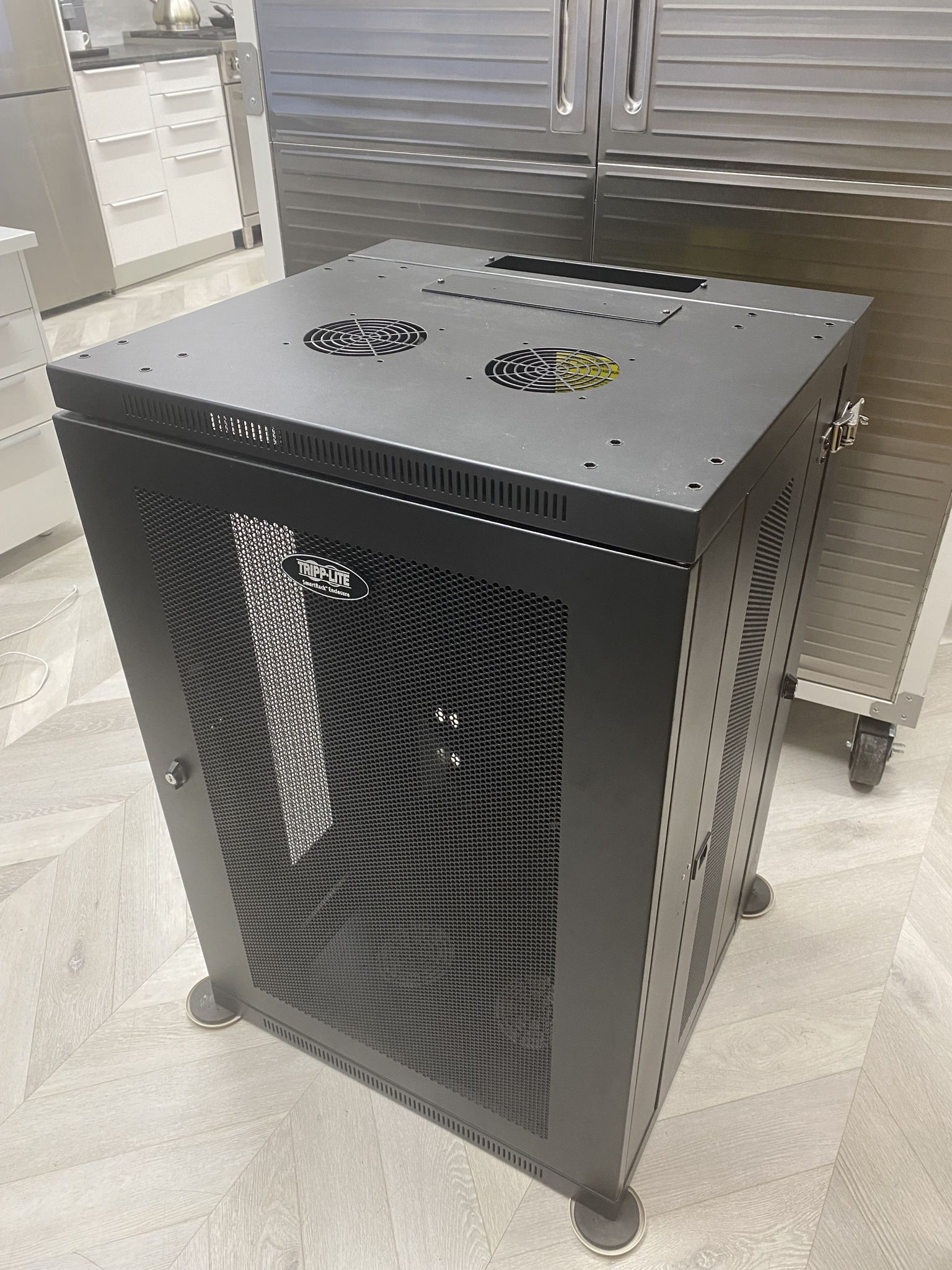 Tripp Lite SRW18US 3