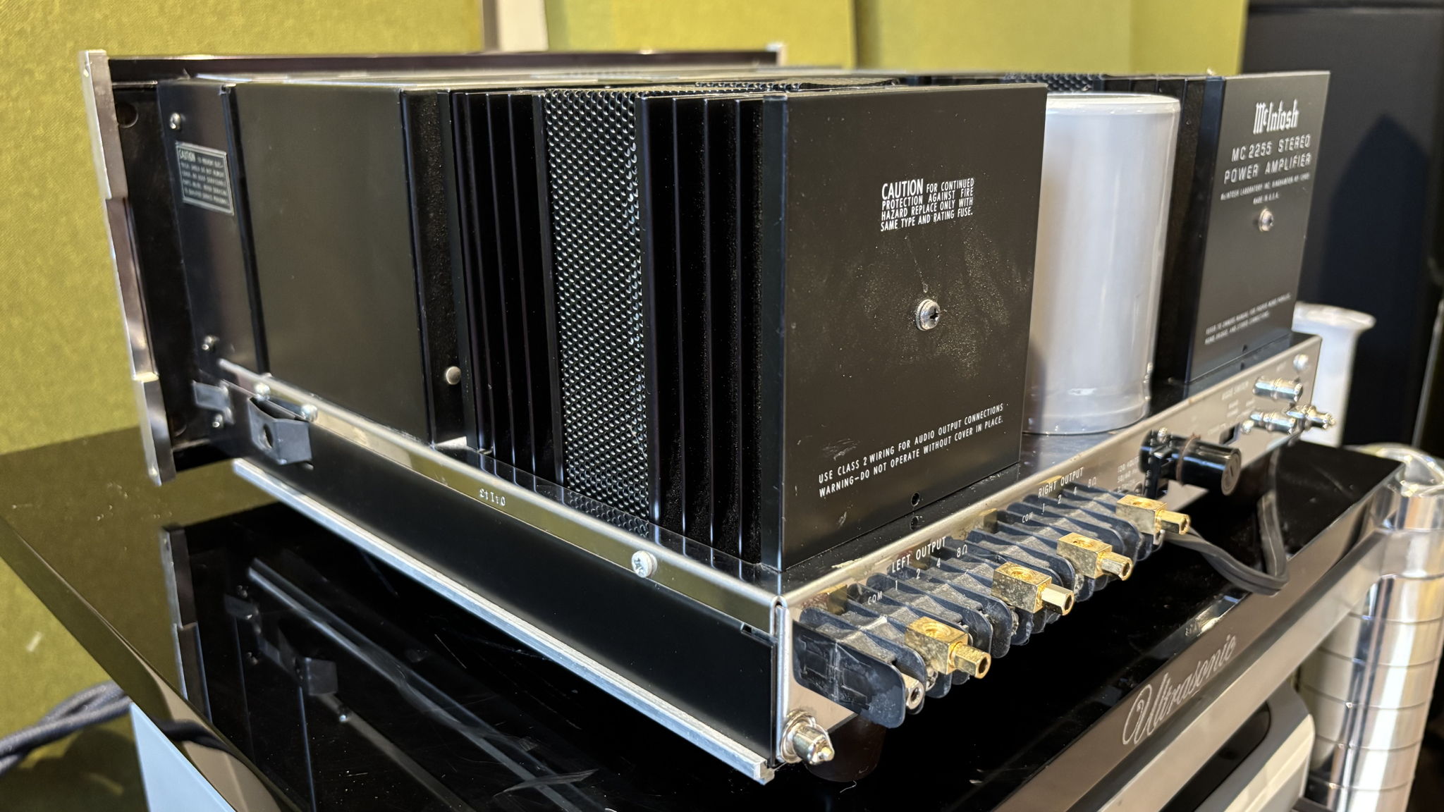 McIntosh MC2255 2-Channel Solid State Stereo Power Ampl... 15