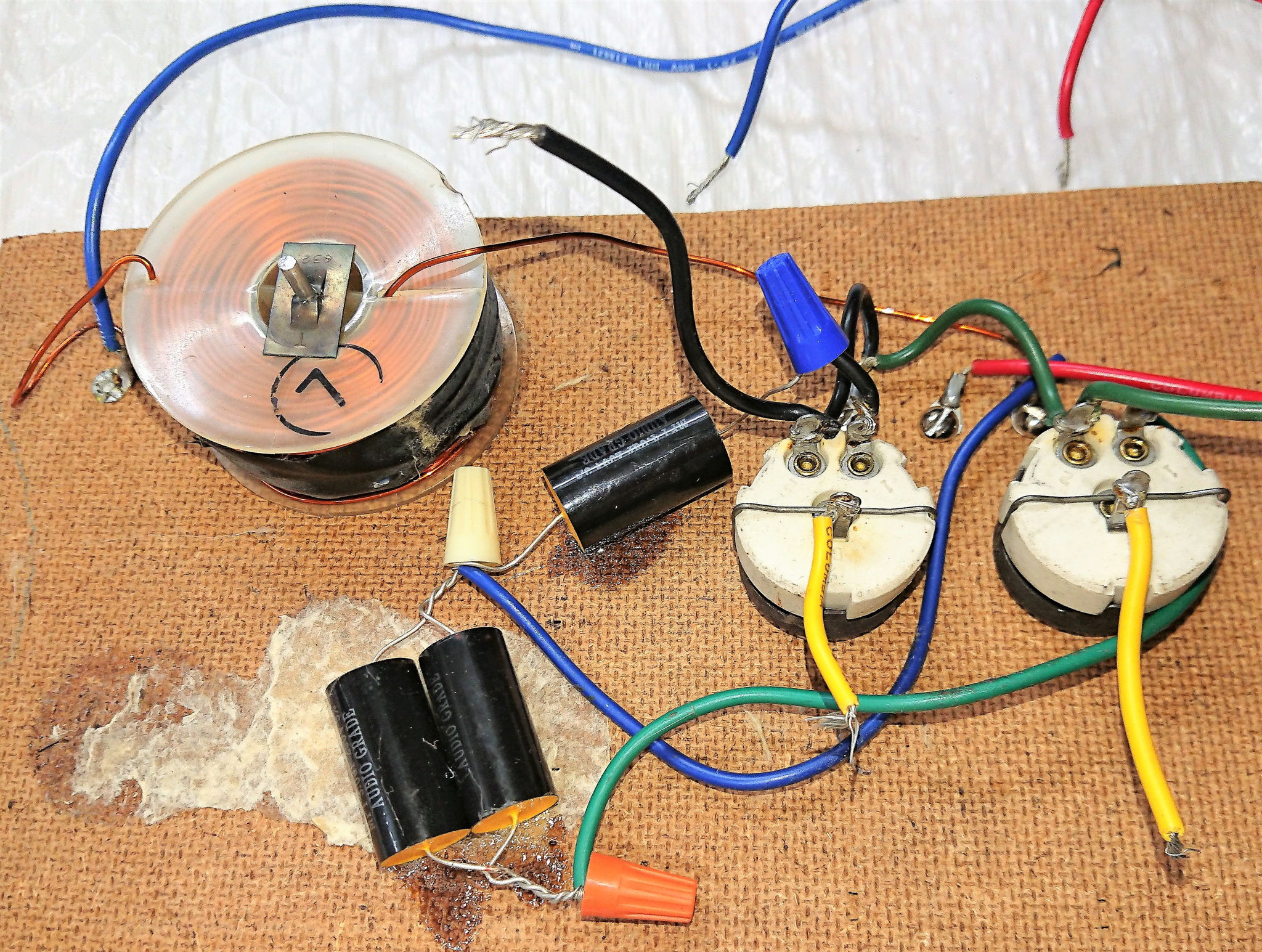 new capacitors: 4uF for Tweeter; 6uF (2 x 3 uF) for Midrange