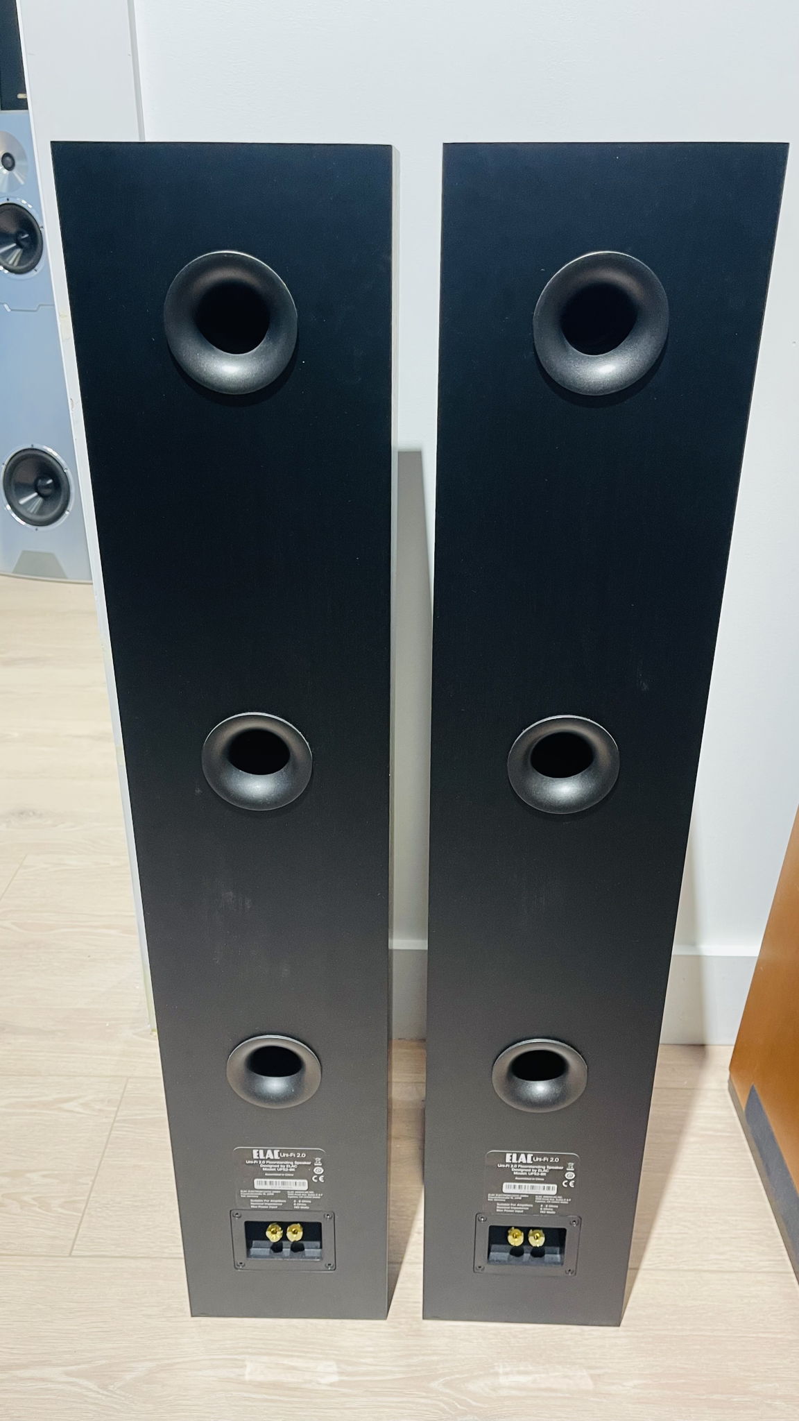 ELAC Uni-Fi 2.0 UF52 Floorstanding Full Range Speaker P... 5