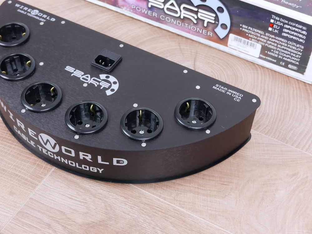 Wireworld SpacePort 6-Way audio Power Conditioner NEW 3