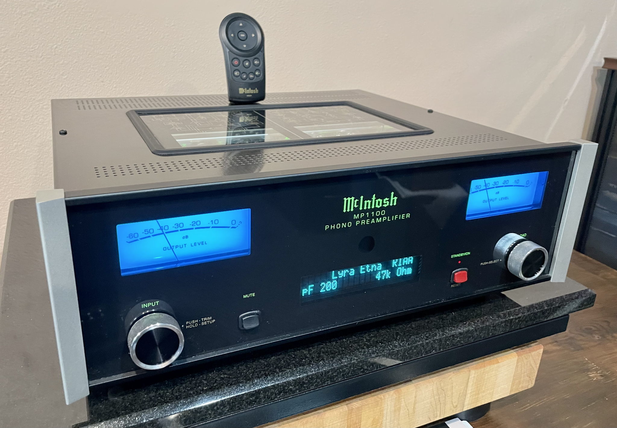 McIntosh MP1100 Tube Phono Preamp Balanced & Digital Ou...