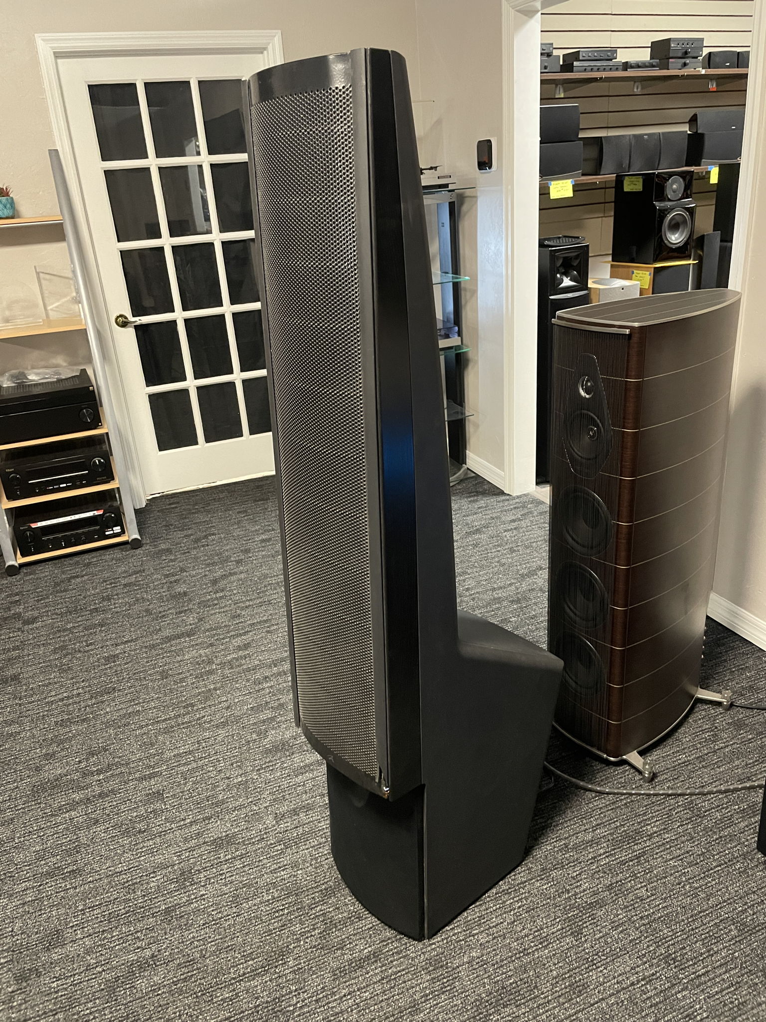 1/pr Martin Logan Ascent floor speakers in blk, play co... 3