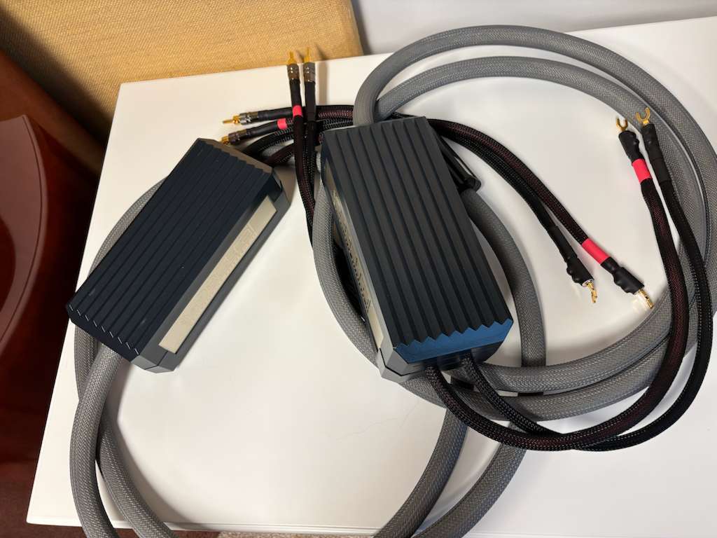 Spectral MH-770 Untralinear Reference II - Speaker Cable 3