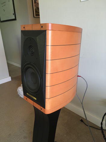 Sonus Faber Cremona Auditor M Seakers with Factory Stands
