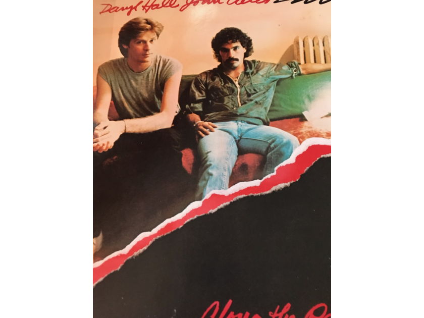 Hall & Oates - Along The Red Edge Hall & Oates - Along The Red Edge