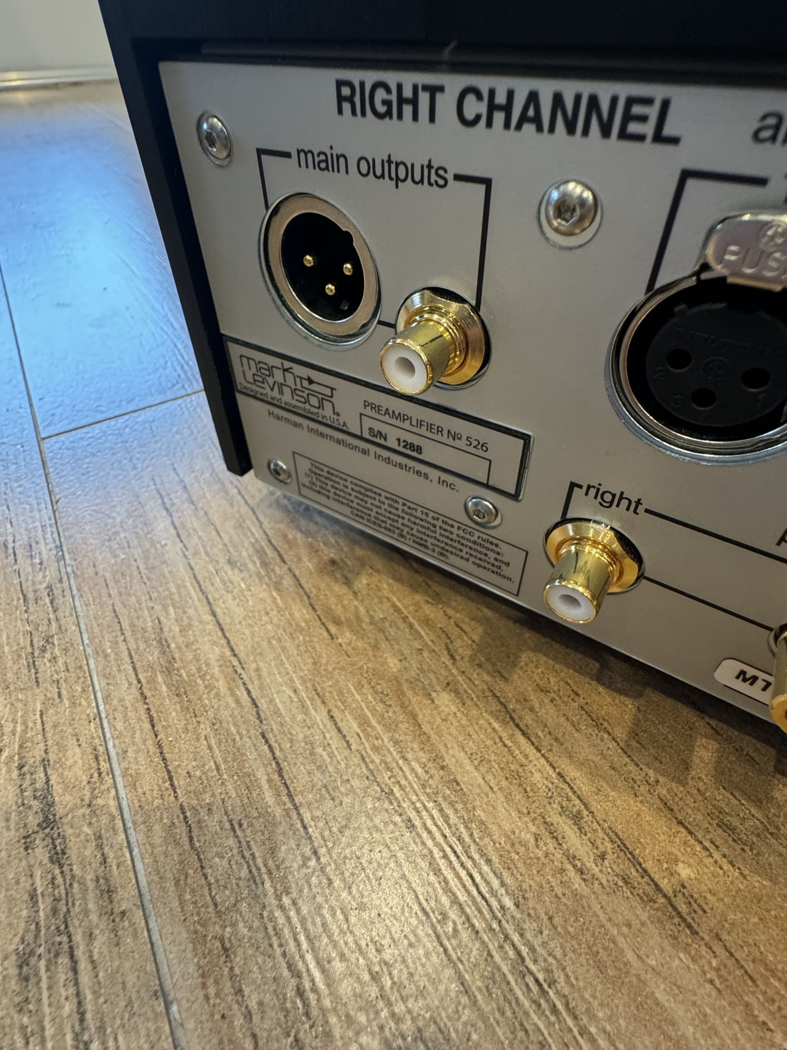 Mark Levinson No 526 Preamp, 2 yrs old. 4