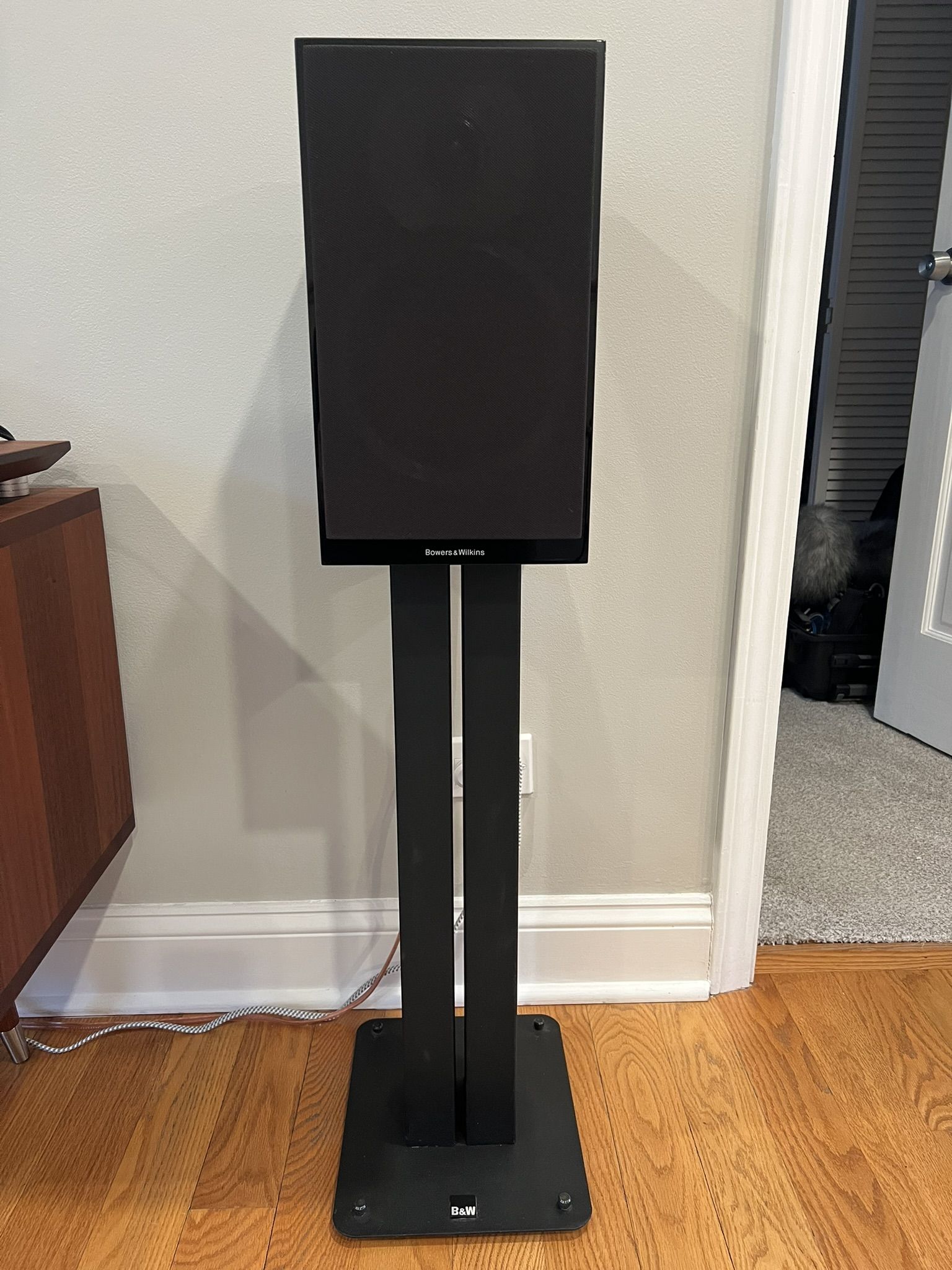 B&W (Bowers & Wilkins) CM5 Pair with Stands