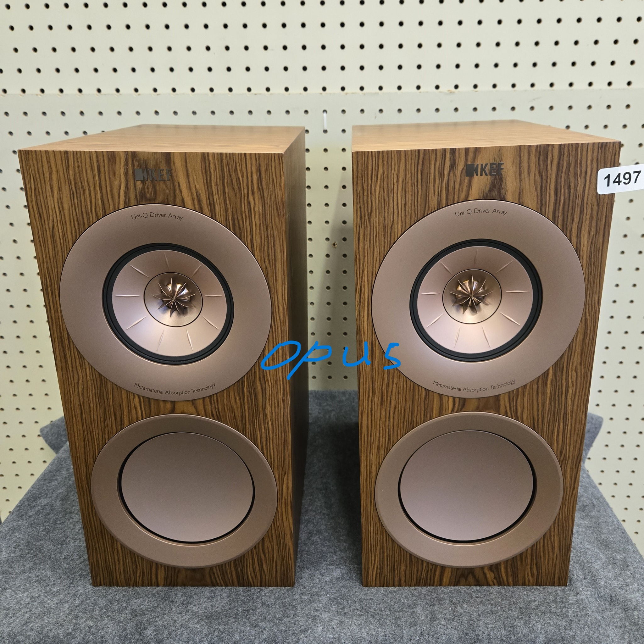 KEF R3 META Bookshelf speakers(Pair) Walnut (Used, with... 3