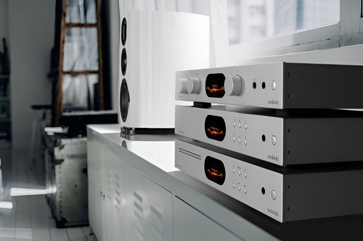 Audiolab 7000A "Best Buy" Award-Winning Integrated Amp 4