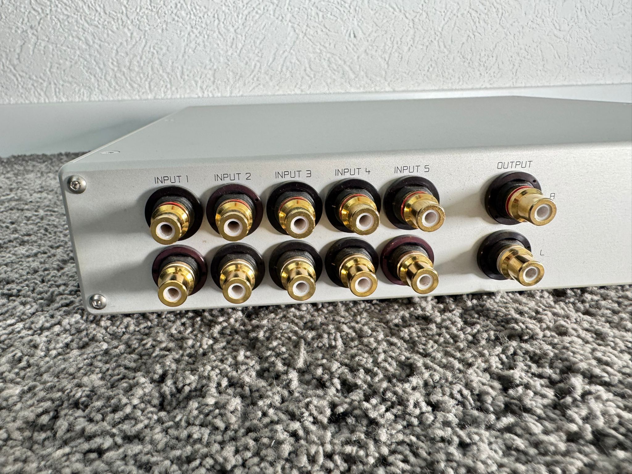 Goldmund Metis 2 pre amplifier in silver 4