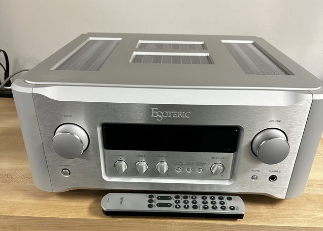 Esoteric  F-05 integrated amplifier