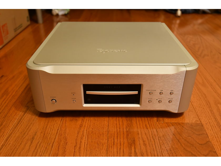 Esoteric K-03 SACD player with remote,manual and b