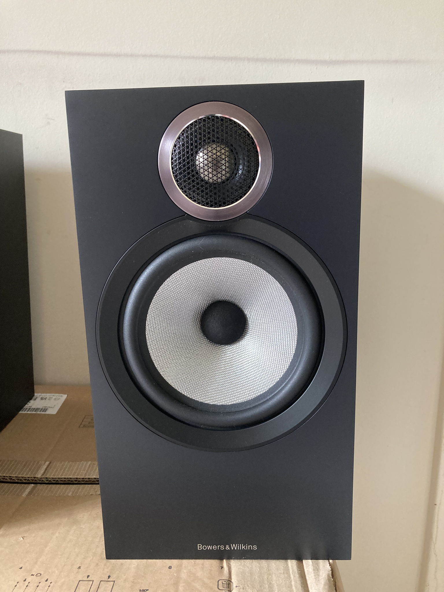 B&W (Bowers & Wilkins) 606 S3 2
