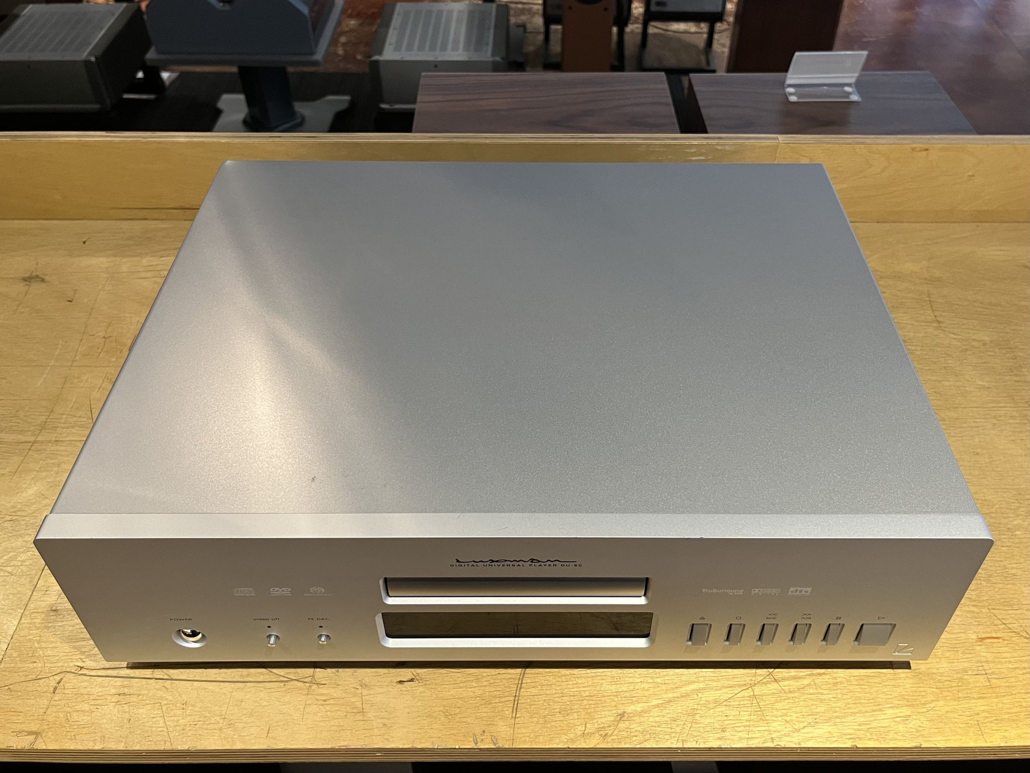 Luxman DU-50 Universal SACD/CD/DVD Player 3