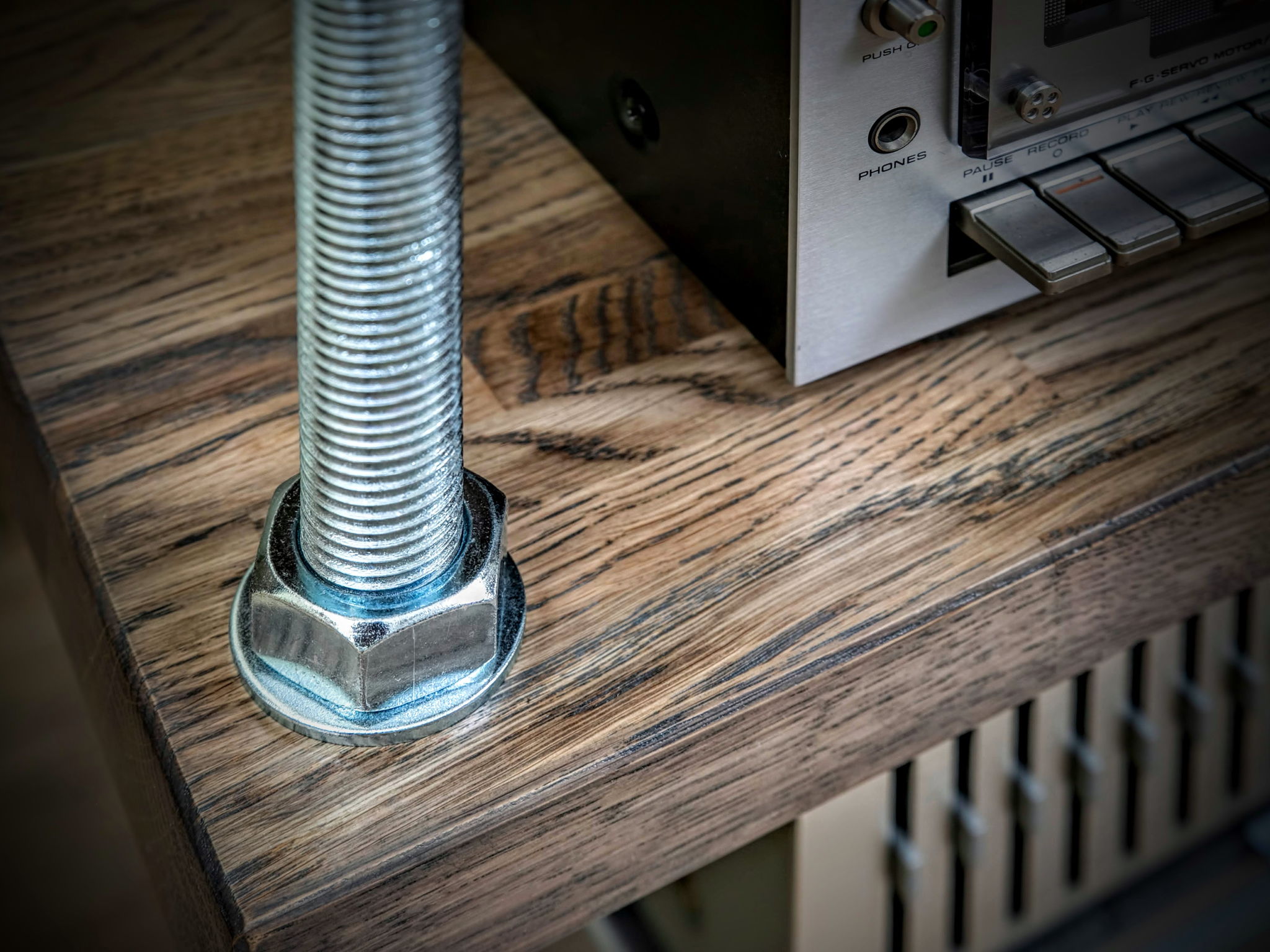 Audio rack with adjustable oak shelves 3