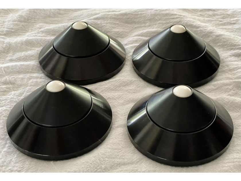 Stillpoints Audio, Set of 4 Original Footers with risers. NOS