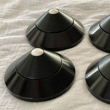 Stillpoints Audio, Set of 4 Original Footers with riser...