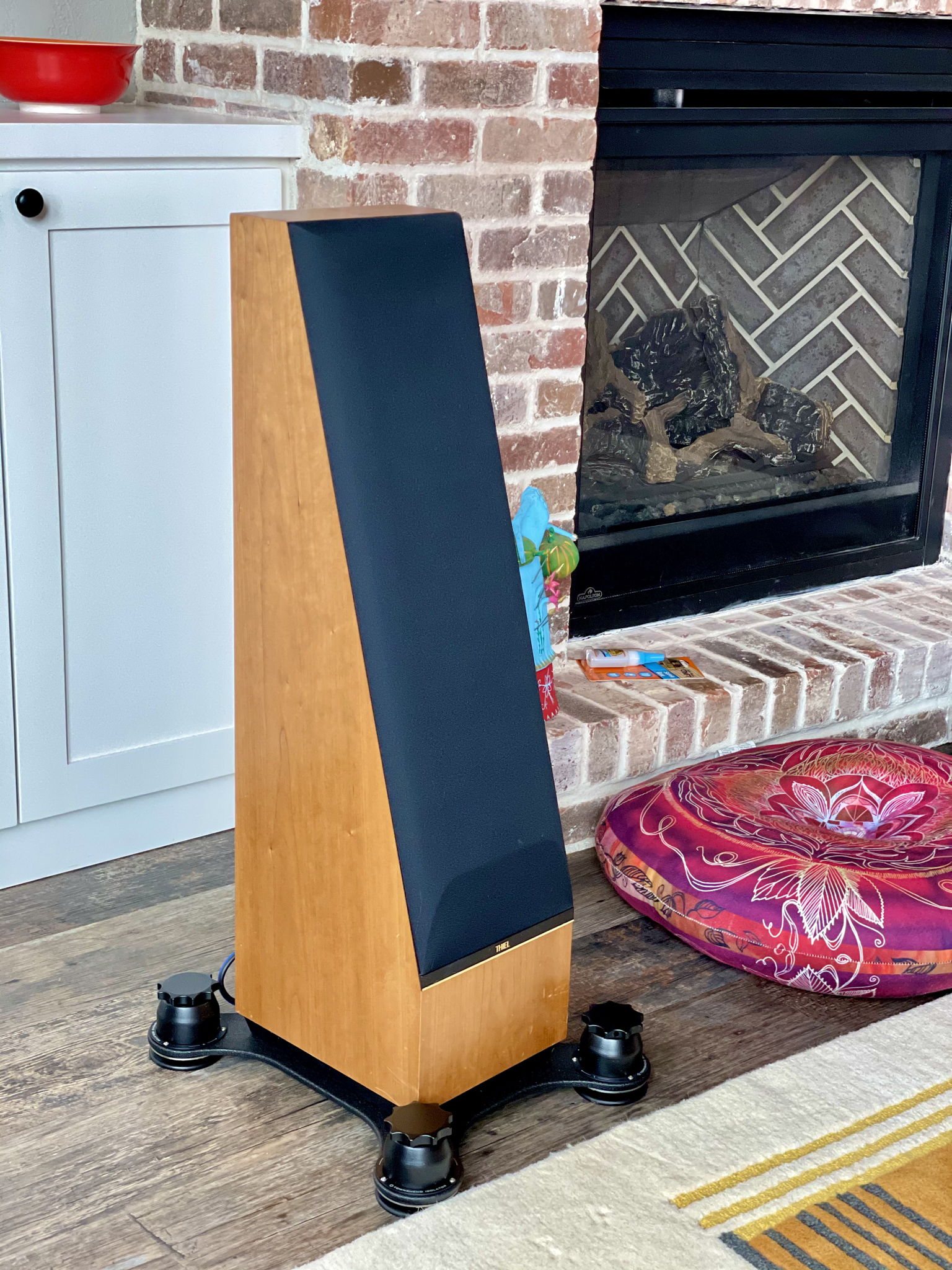 Townshend Audio Seismic Podium under Thiel CS 1.5