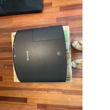 Sony Home Theater Projector VPL-VW695ES --PRICE REDUCED!