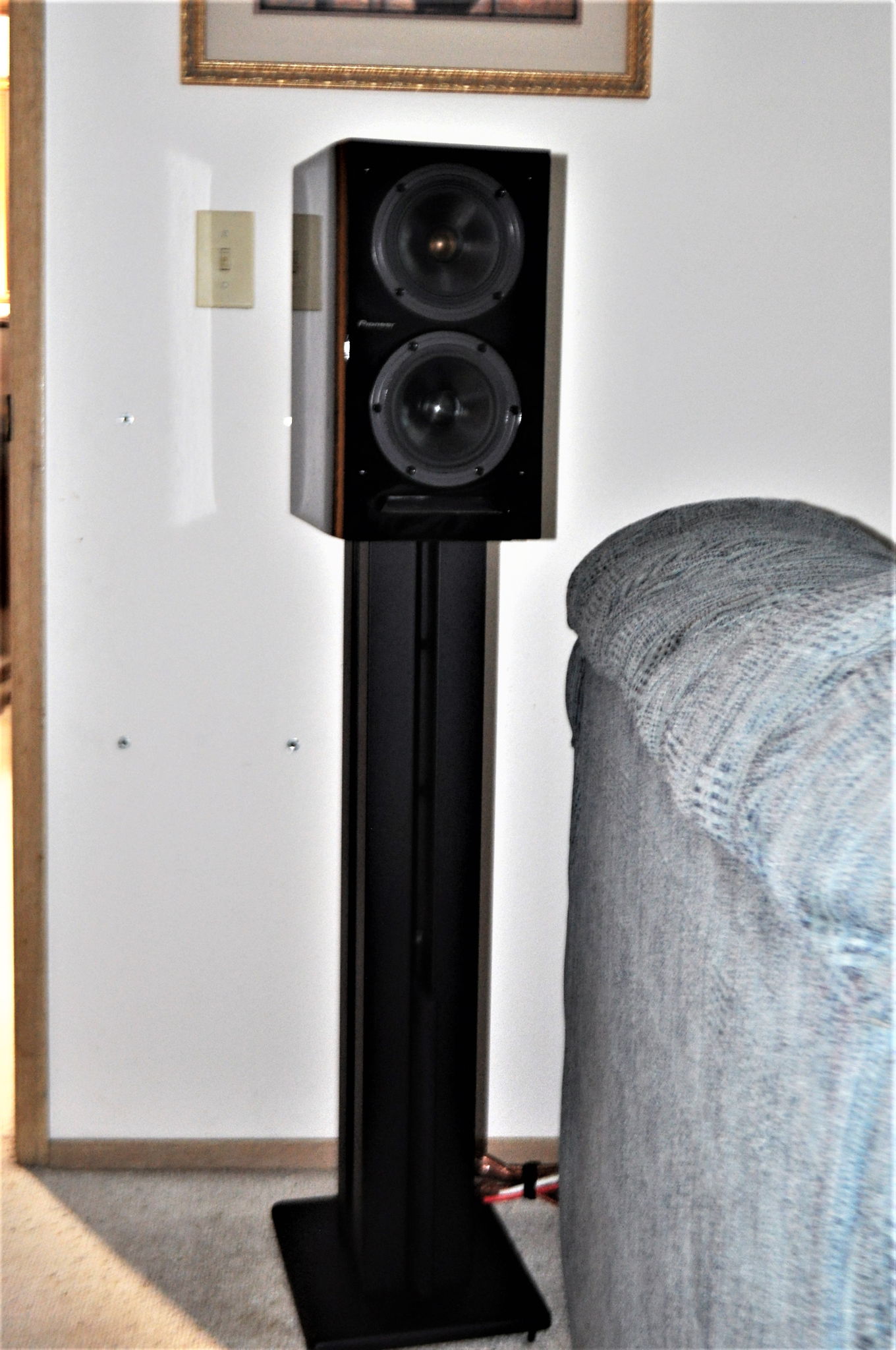 Andrew Jones designed KEF built Pioneer monitor x-Z9 Speaker, for surround speaker