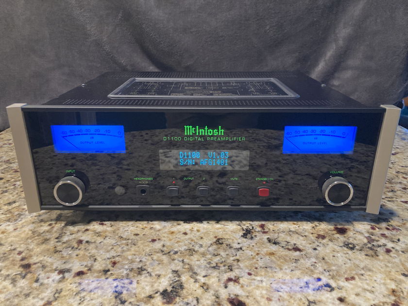 McIntosh D1100 Reference Level Digital Preamplifier and DAC
