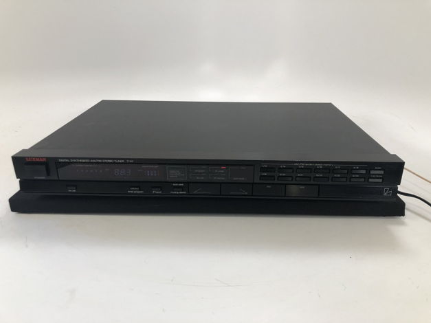 Luxman T-117 Digital Synthesized AM/FM Stereo Tuner