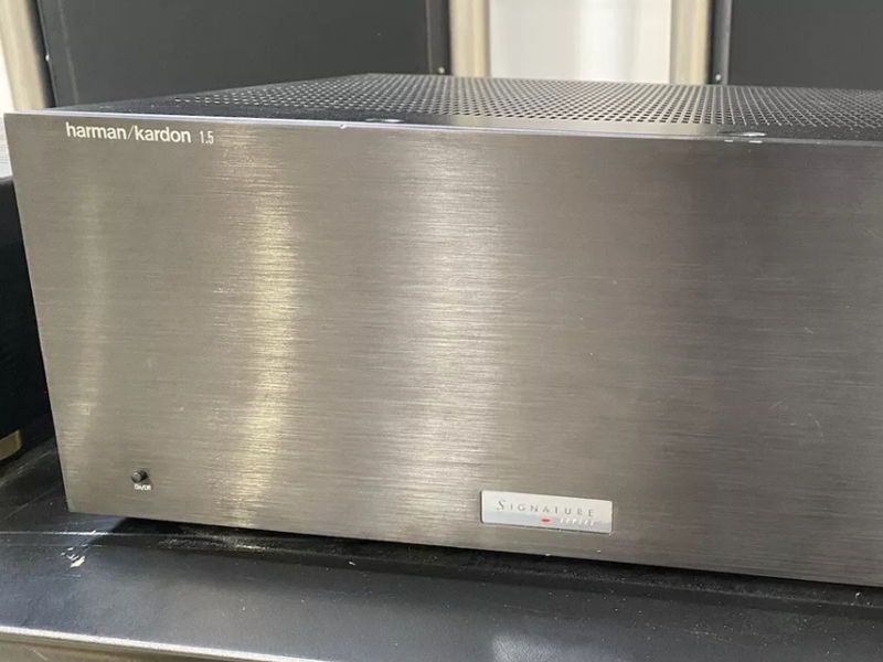 おトク情報がいっぱい！ AE シルバー harman/kardon イヤホン
