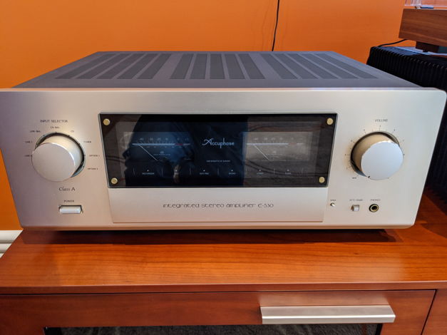 Accuphase E-530 Integrated Amplifier: EXCELLENT Trade-I...