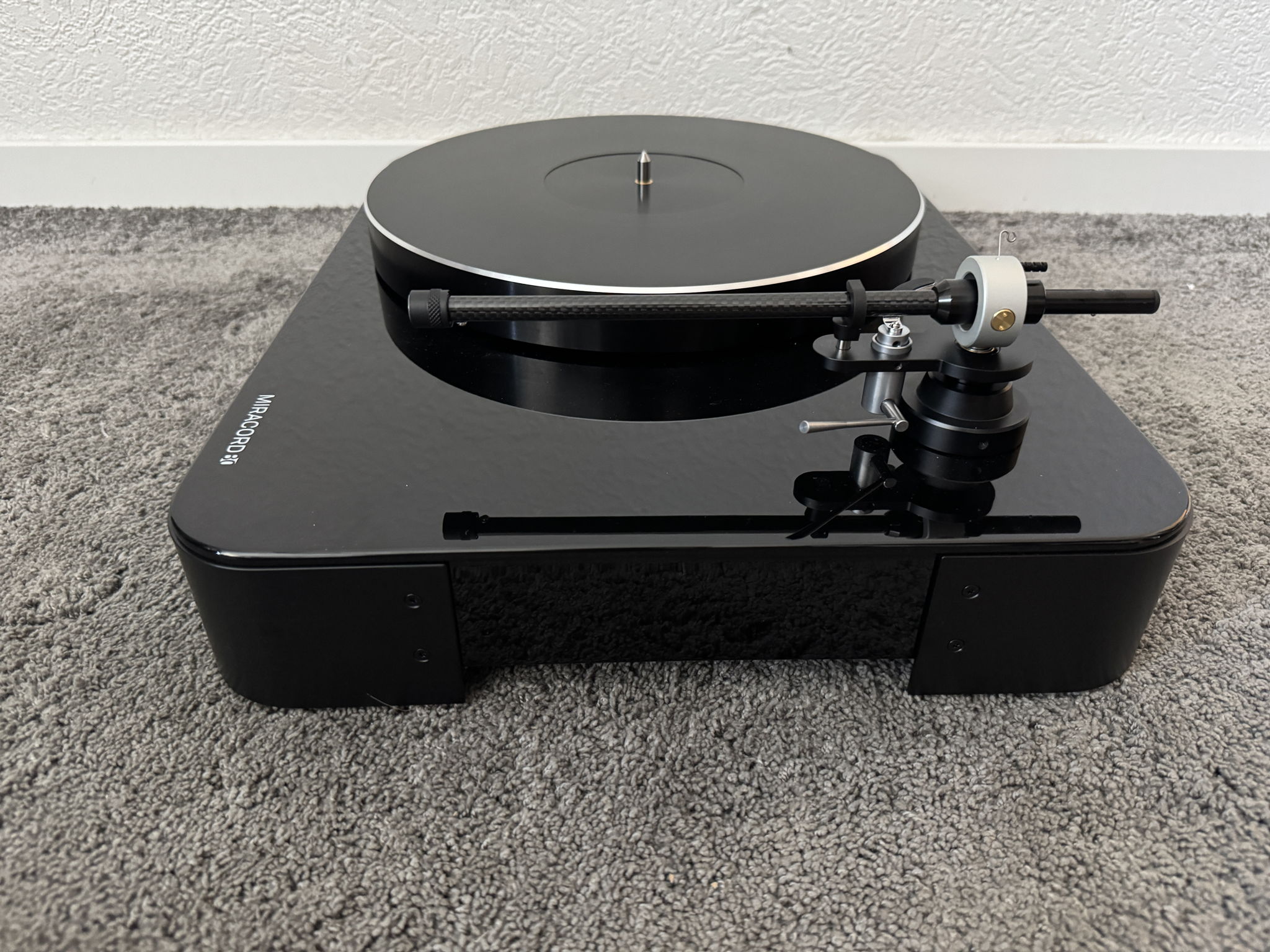 Elac Miracord 80 turntable in black with dust cover 2