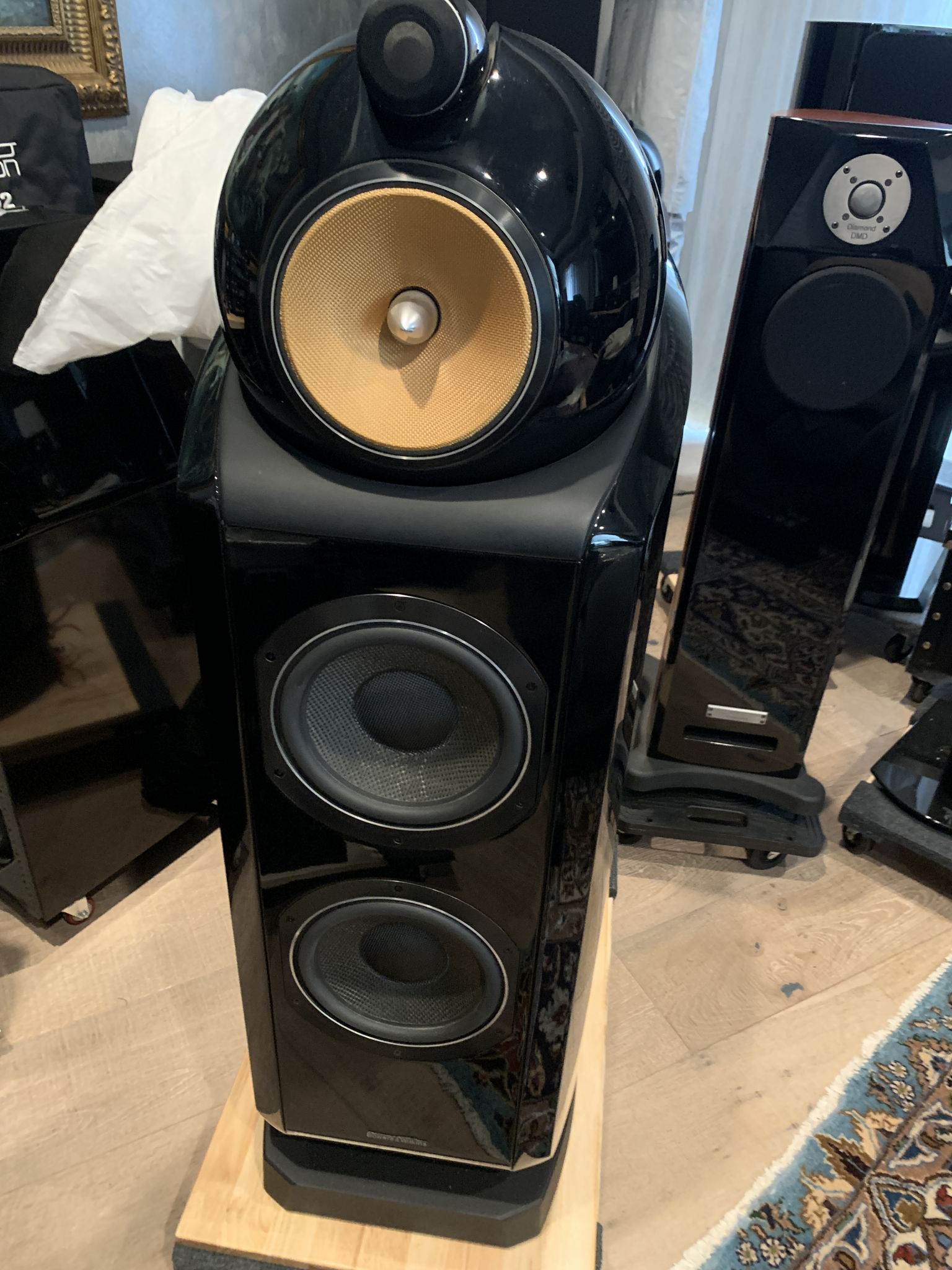 Bowers & Wilkins 802 D3 Speakers In Gloss Black - Like New and Complet