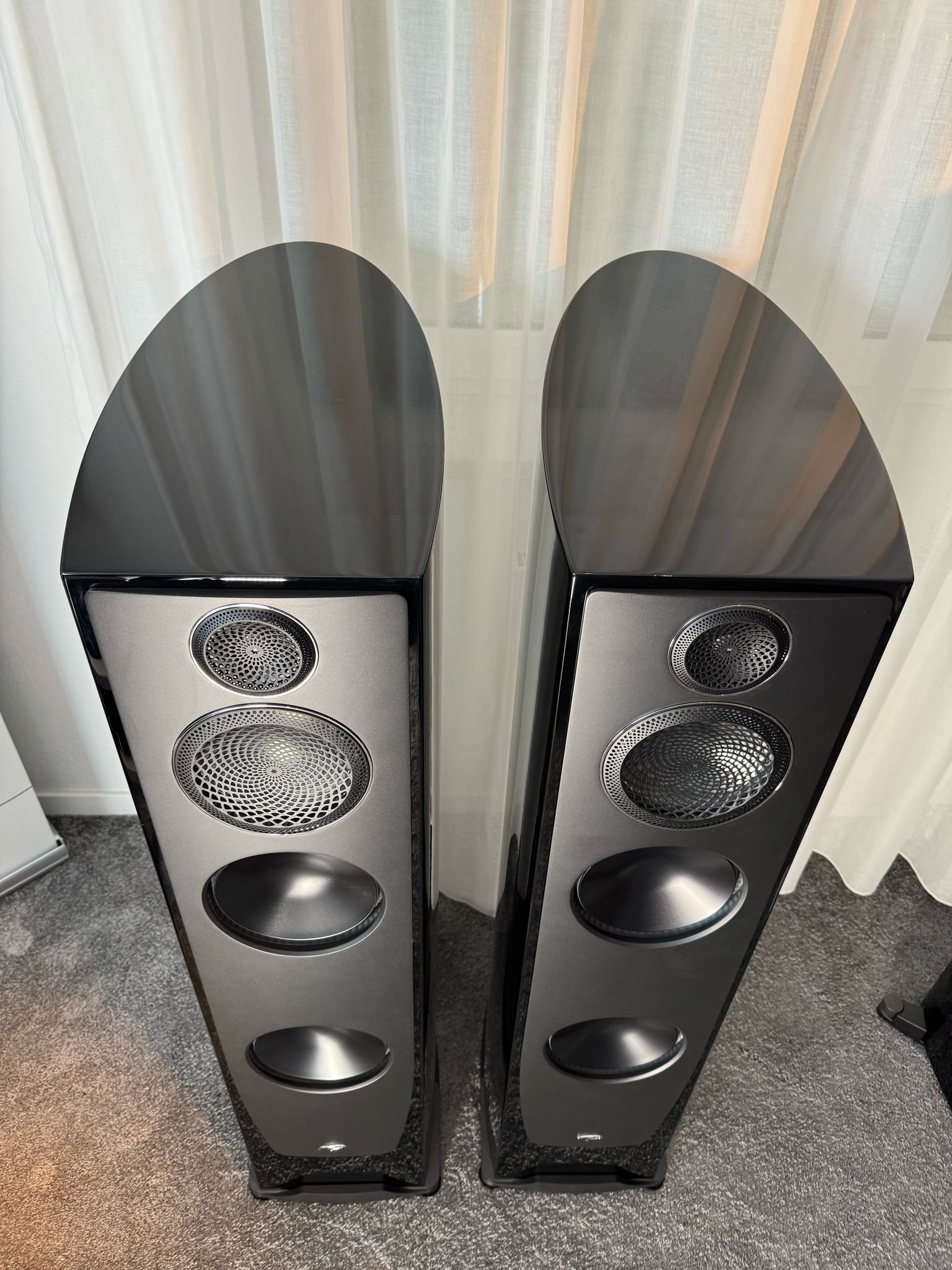 Paradigm Persona 7F speakers in black gloss 3