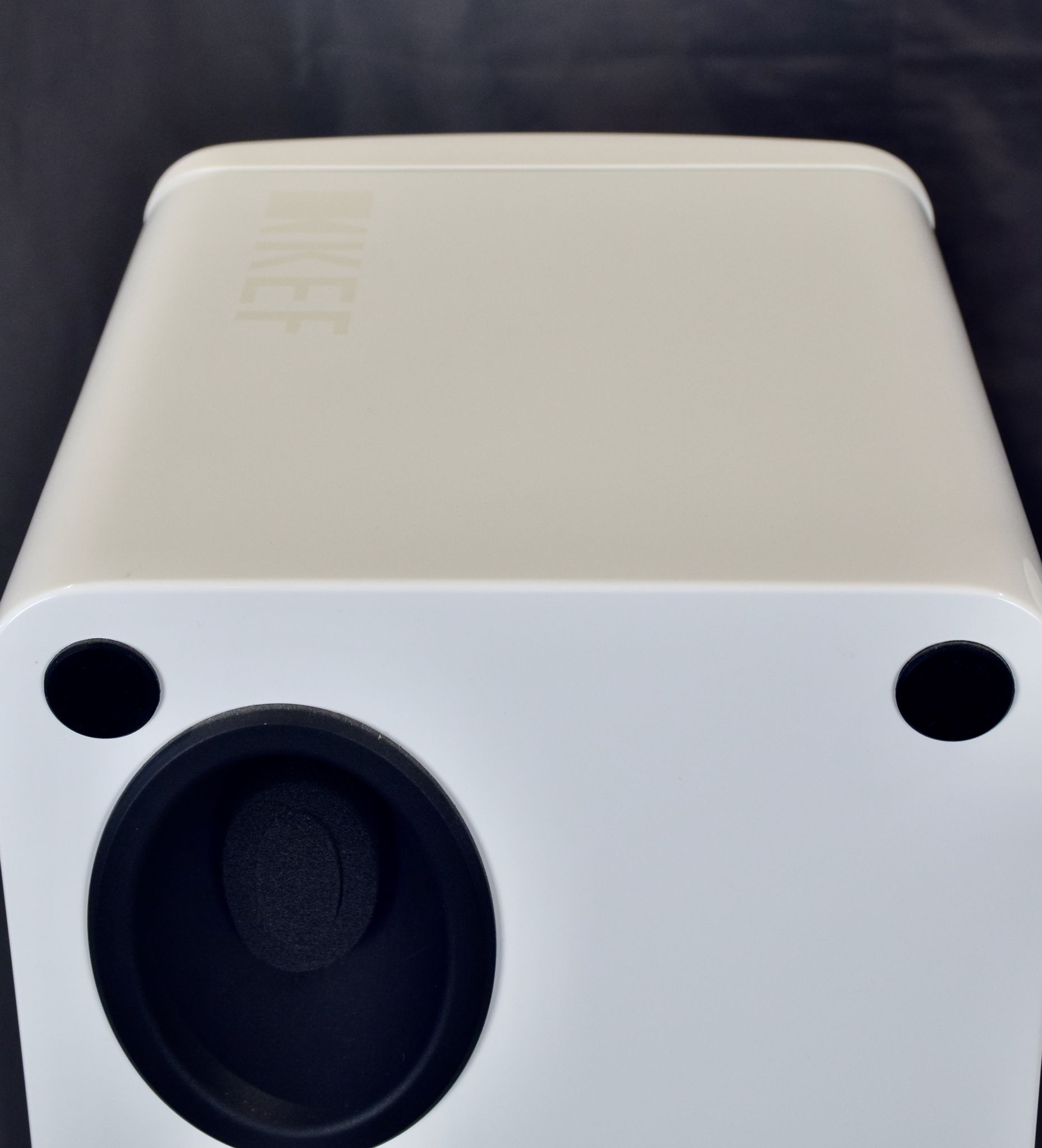 KEF LS50 High Gloss Piano White Finish with Matching St... 8