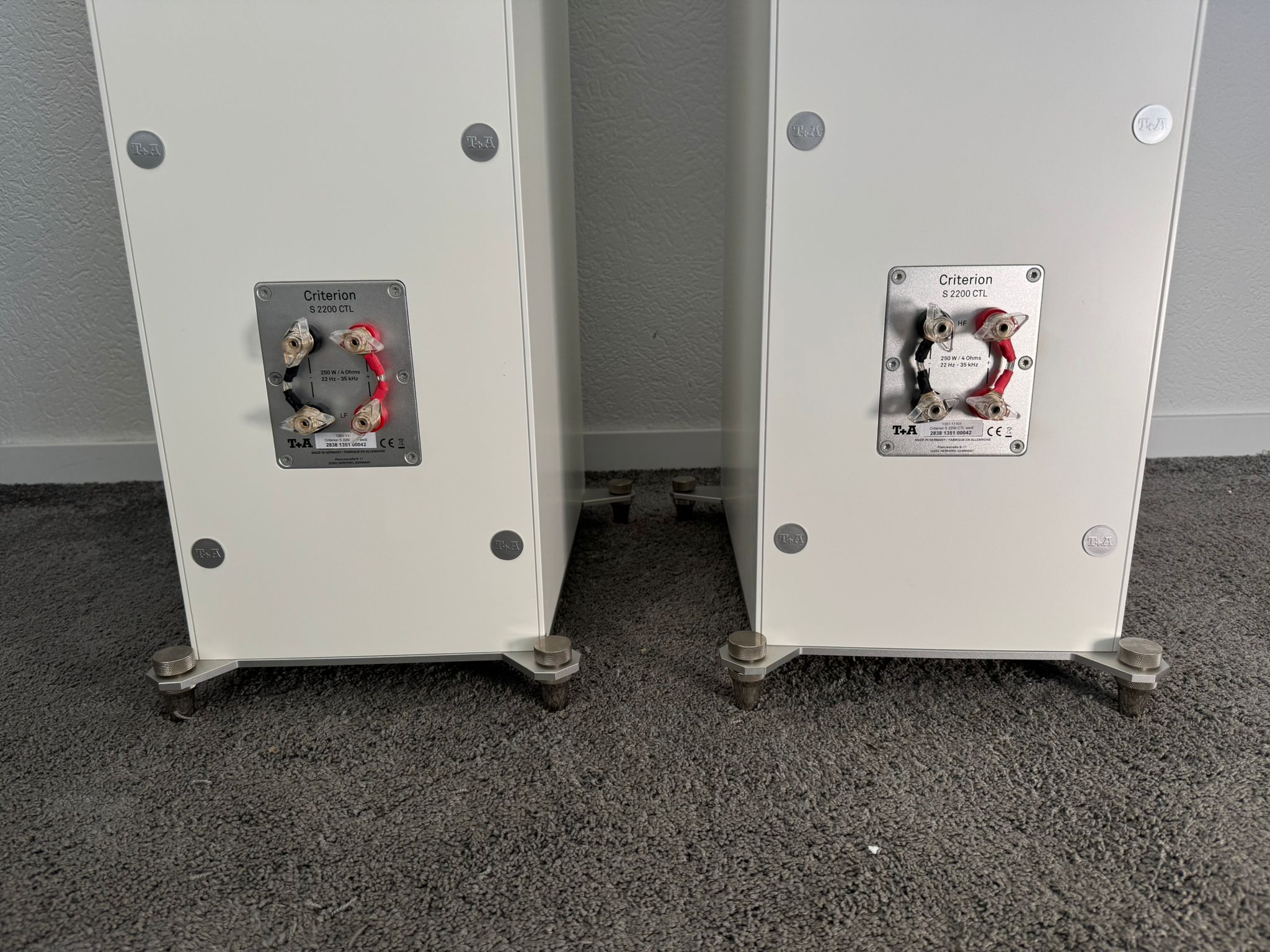 T+A Elektroakustik Criterion S 2200 CTL speakers in white 11