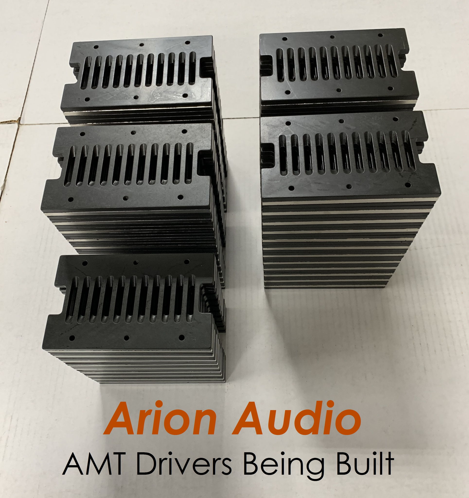 This Gen-2 Apollo 12 Speaker system finished in a luxur... 6