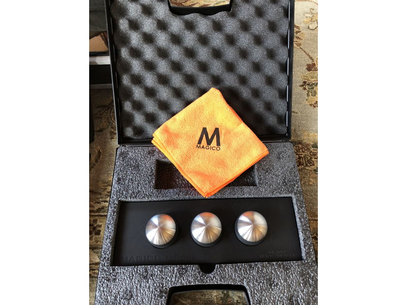 Magico QPODS One Set of 3 with original case