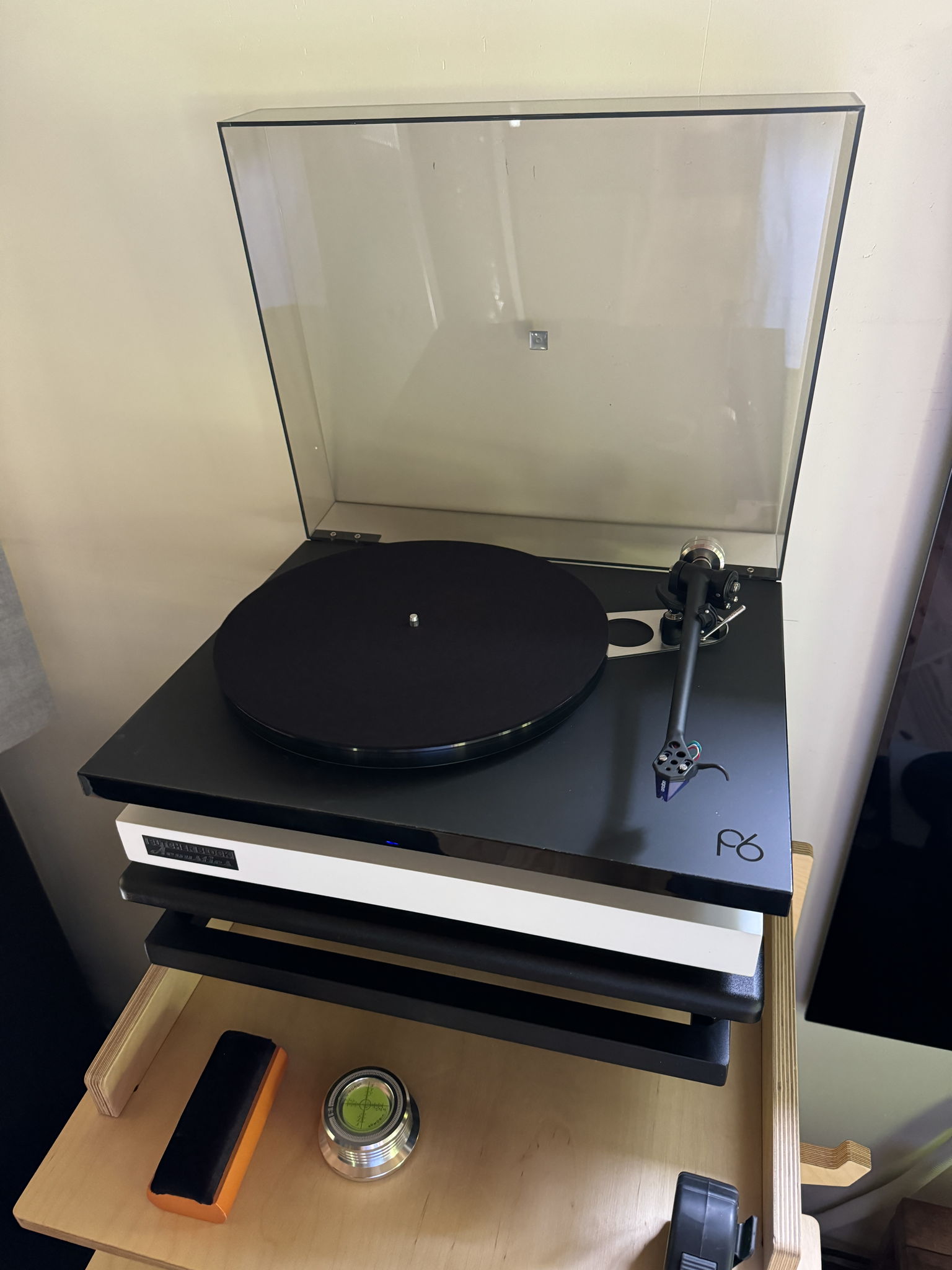 Rega P6 LN, w/new Ortofon Blue. Pickup in NYC or near W...