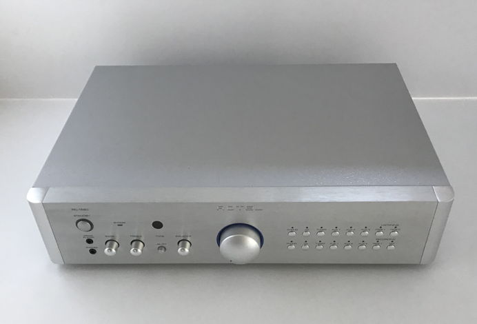 Rotel RC-1580 Full feature Preamp with built in Moving...