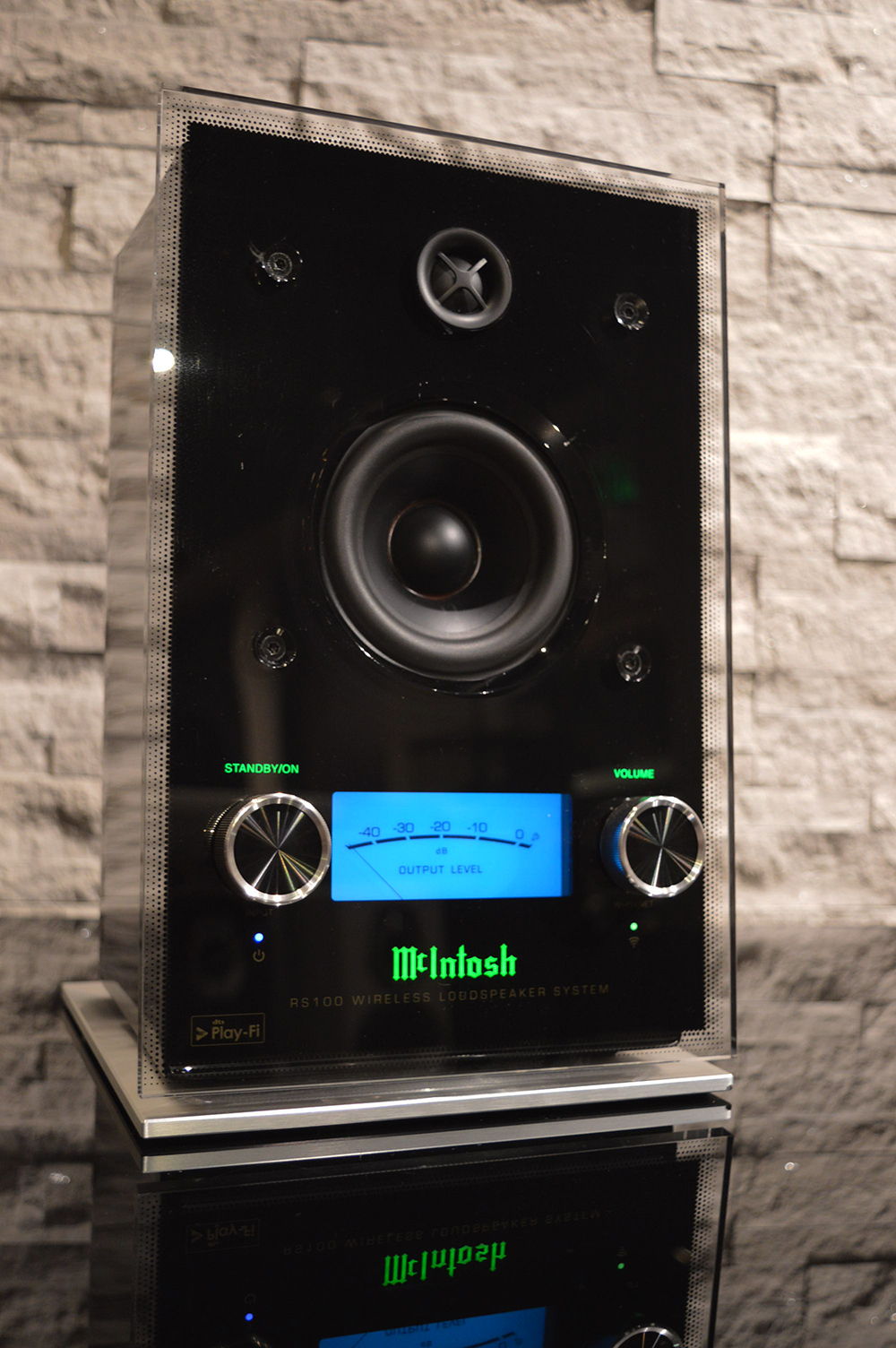 McIntosh RS100 Wireless Loudspeaker - DTS PlayFi, Apppl...