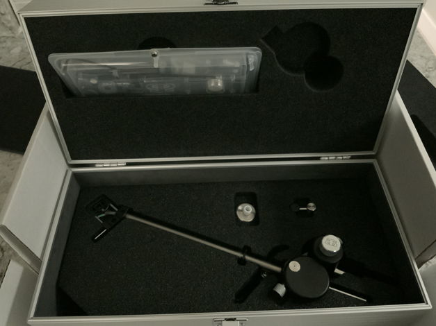Acoustical Systems AQUILAR  10” Reference Tonearm Black...