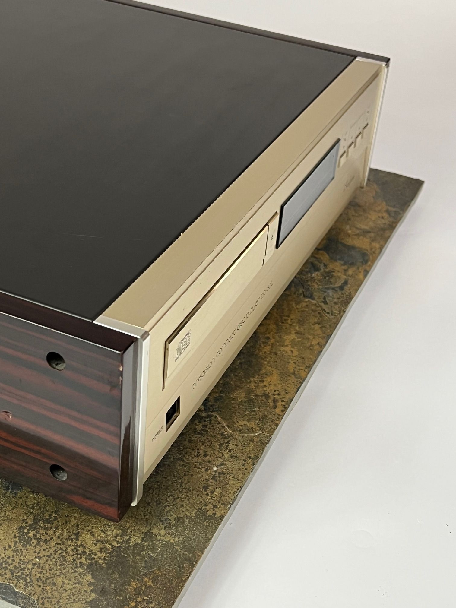 Accuphase DP-80L transport and DC-81L D/A converter 5