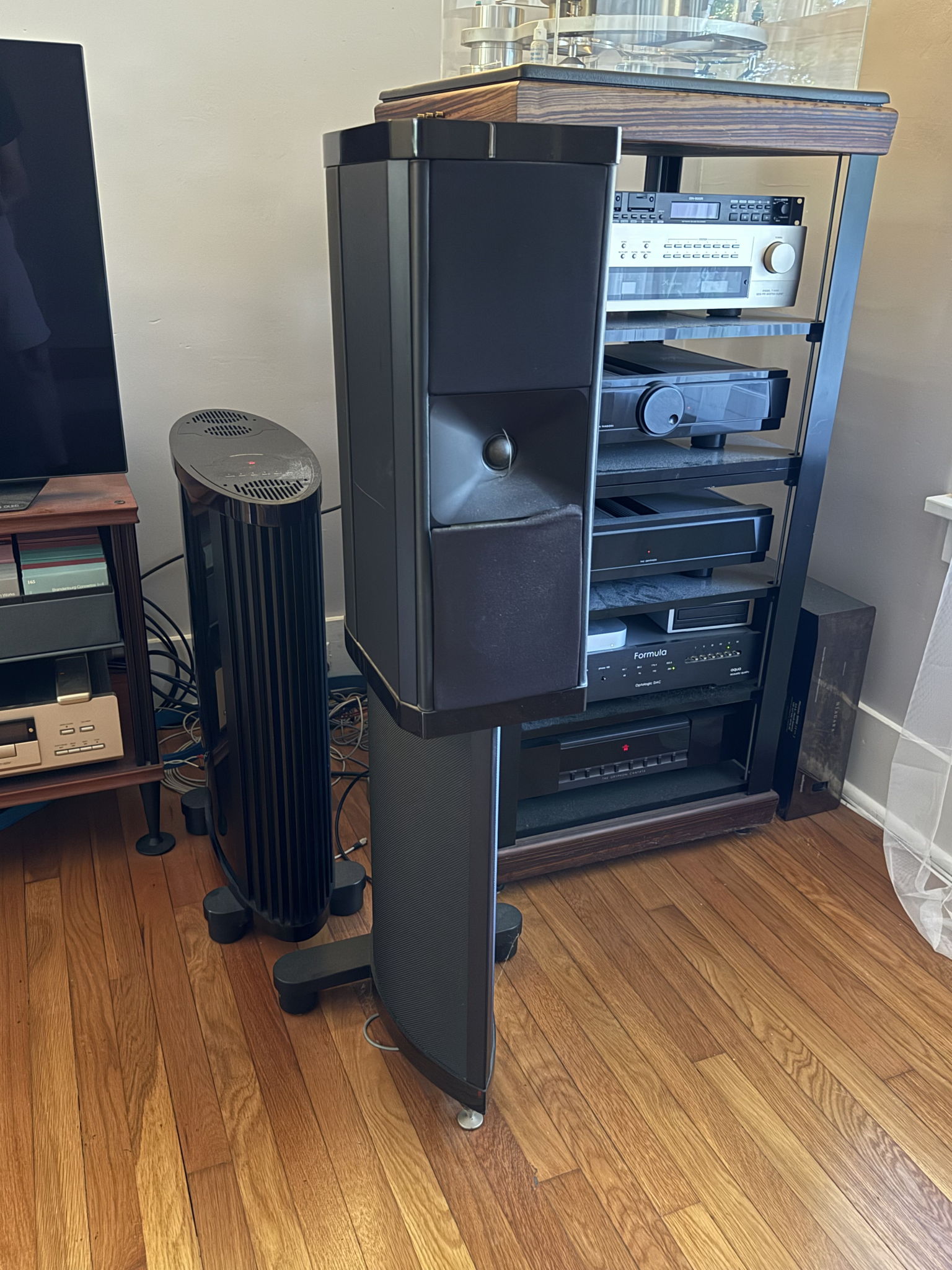 Gryphon Cantata speakers