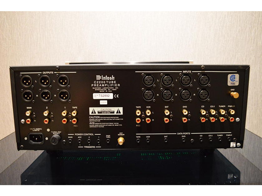 McIntosh C2200 Tube Stereo Preamplifier With Phono input
