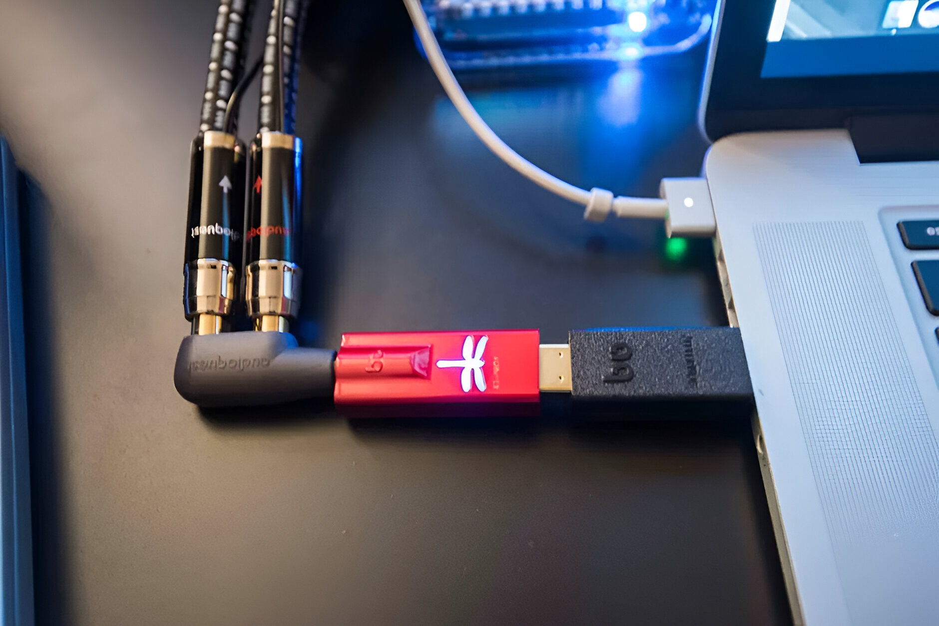 FOUND IN THE WAREHOUSE: AudioQuest Dragonfly Red Produc... 4