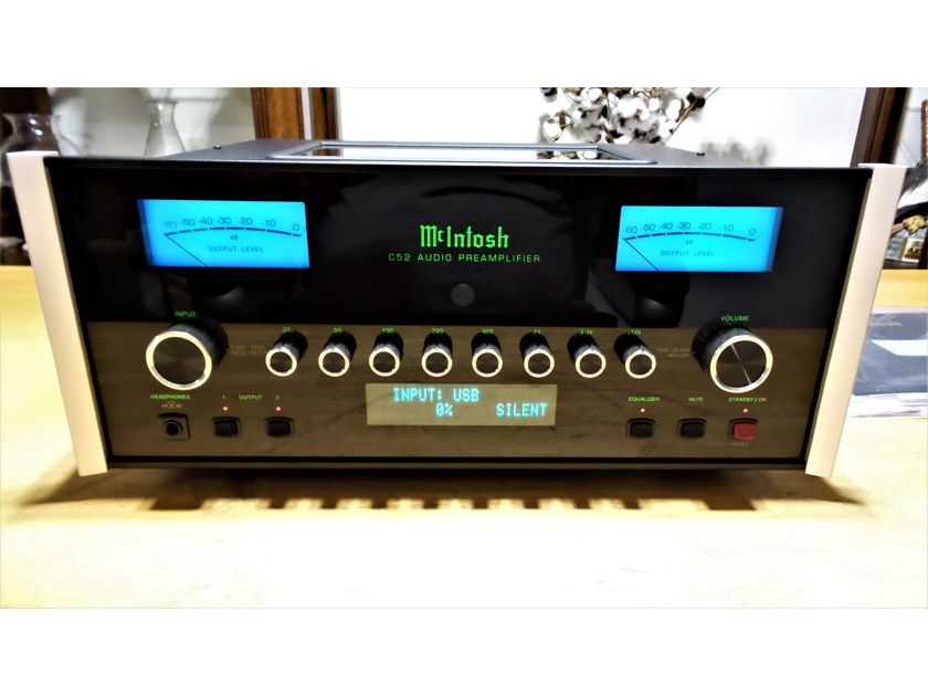 *+*McIntosh C52 Preamplifier One Owner Mint Condition*+*